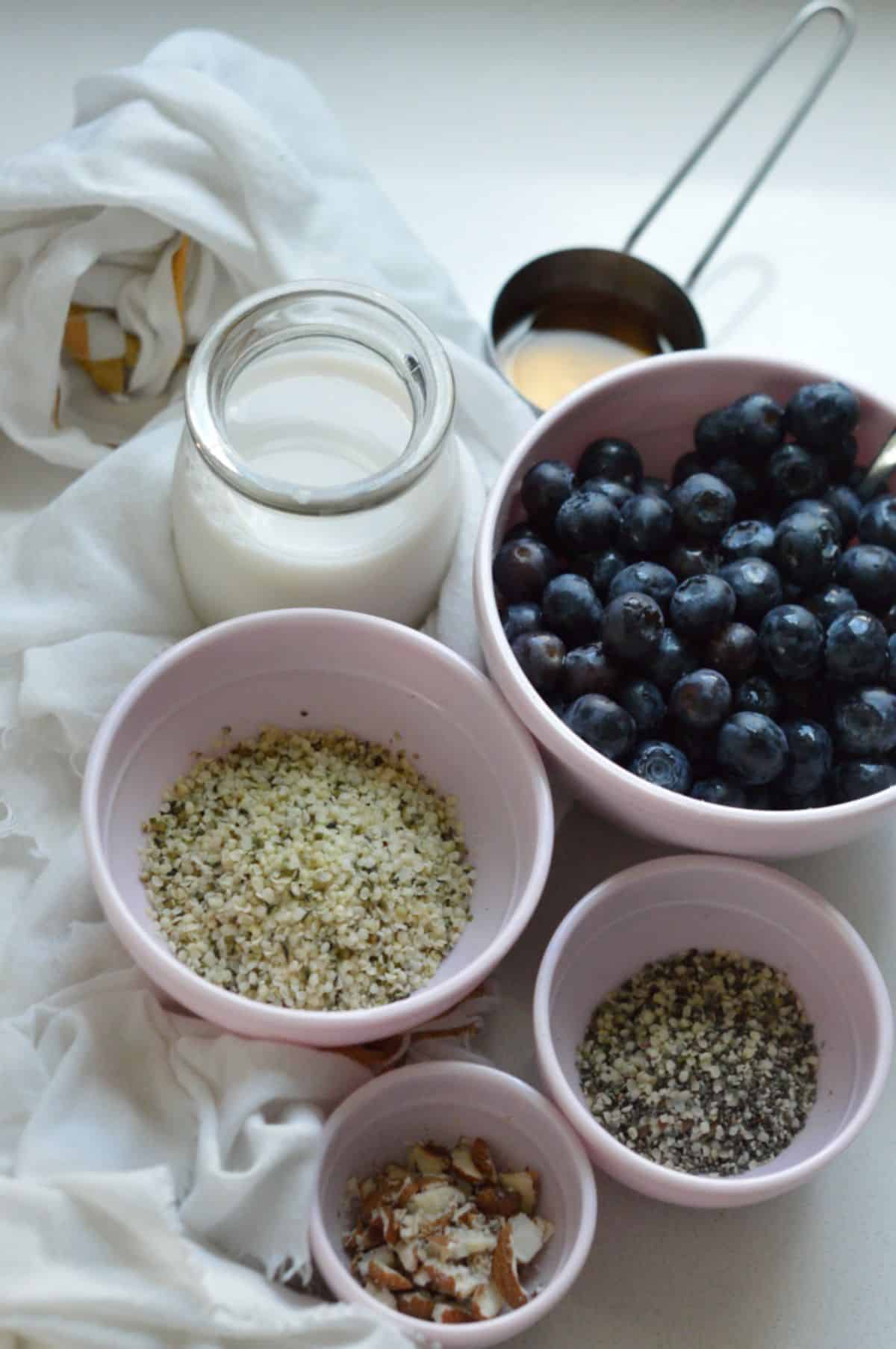 Keto Overnight Oats ingredients.