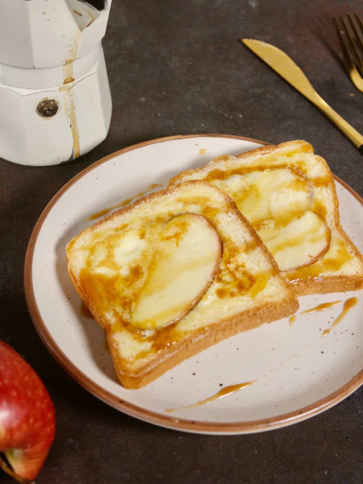 crunchy French toast with apple twist