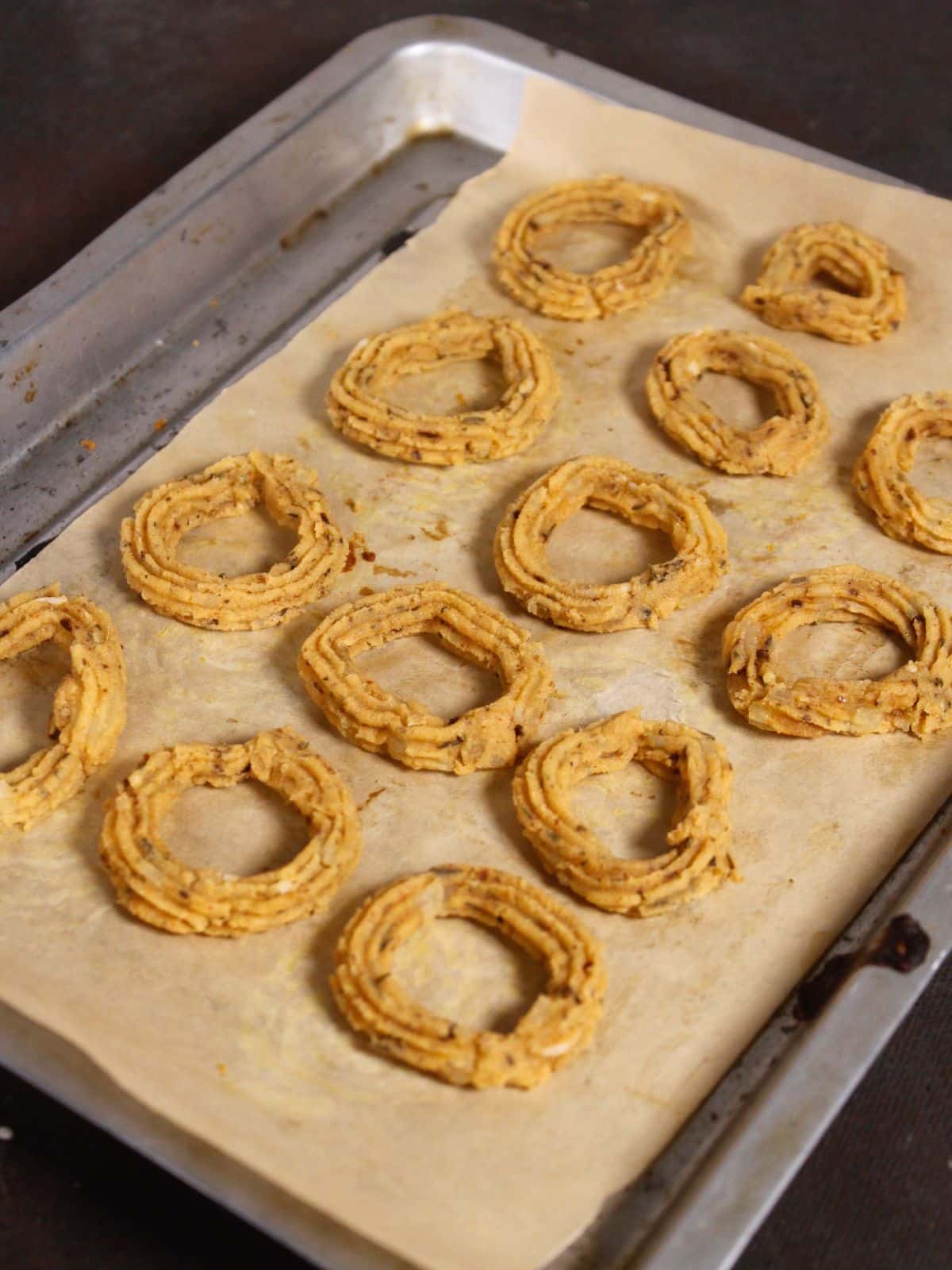 make small small rings out of the mixture on a baking paper and bake for 45 mins 