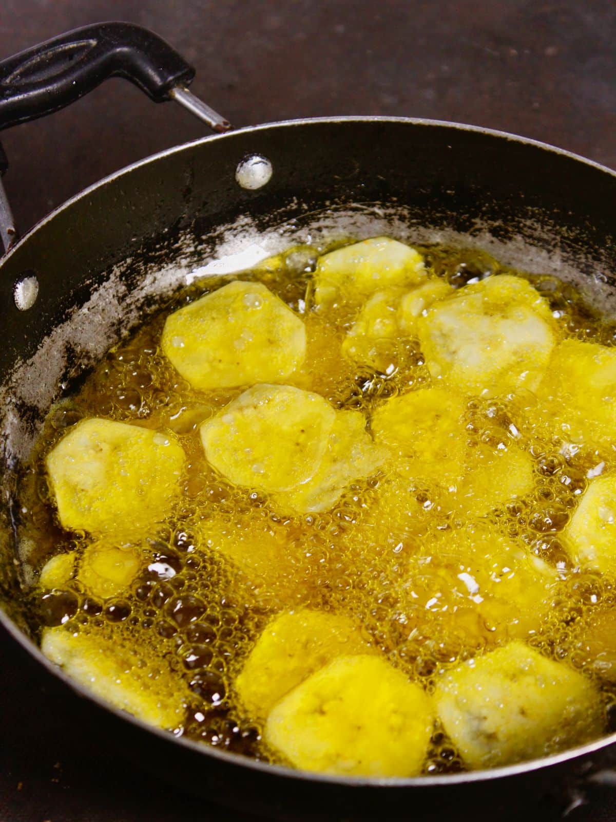 fry soaked banana slices into frying pan 