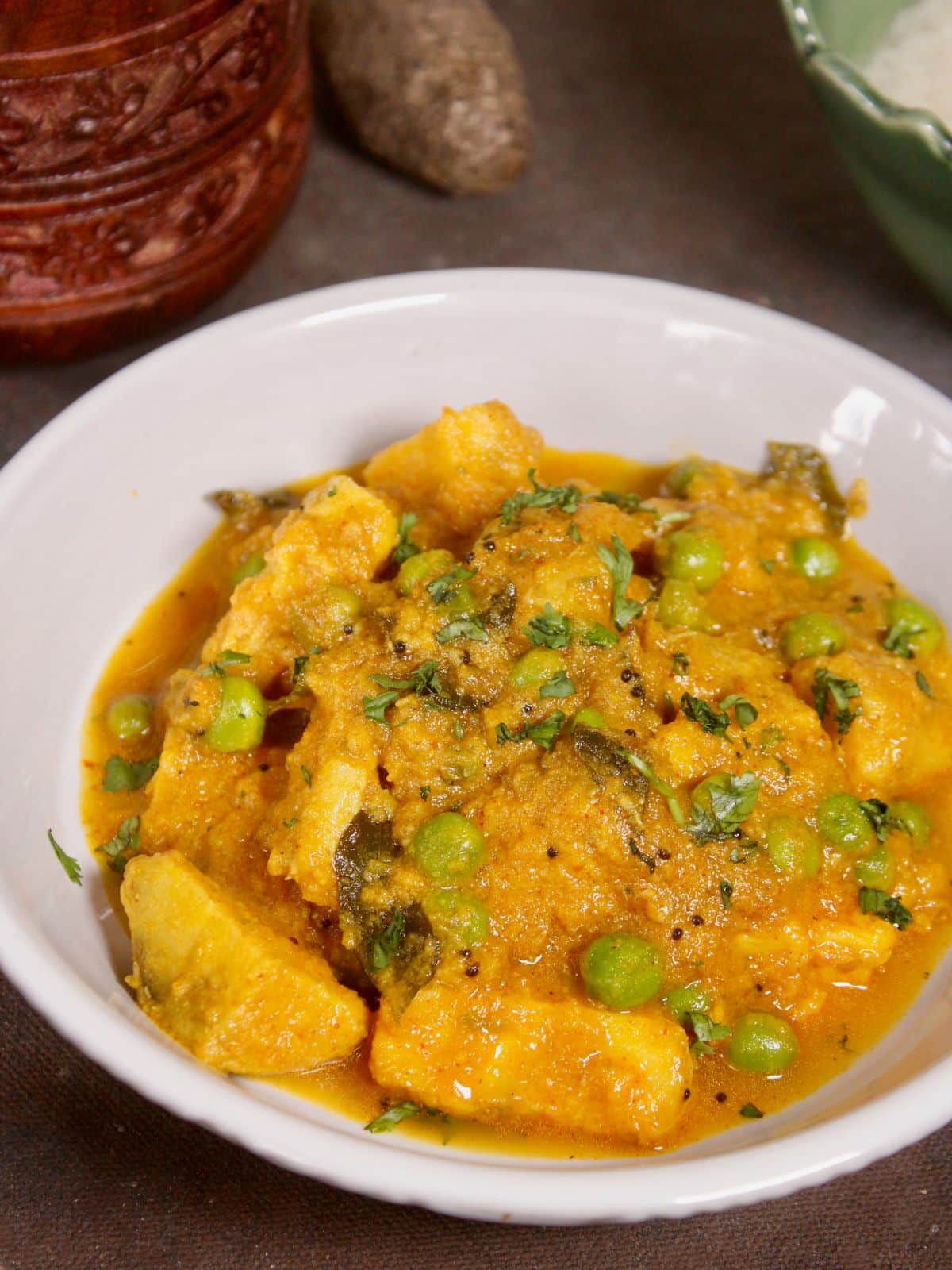garnish yam curry with chopped coriander leaves and serve hot  
