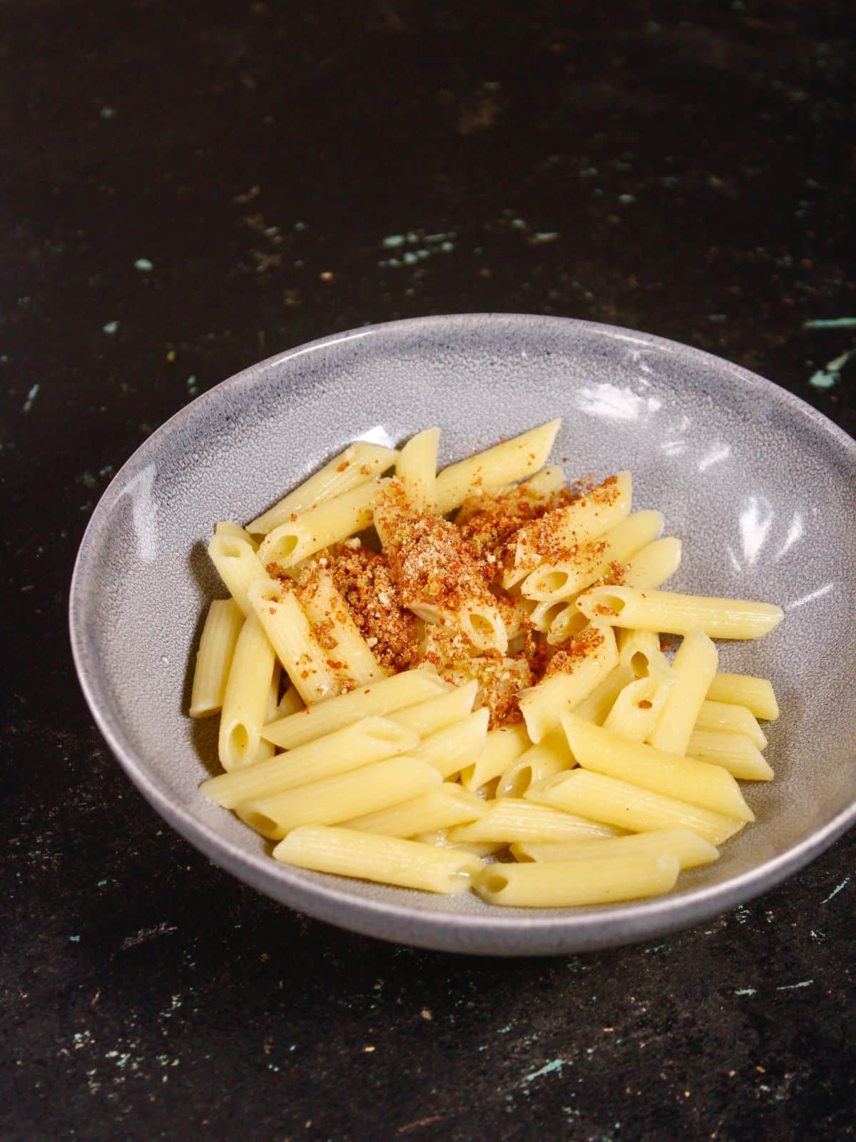 sprinkle half of the pasta mix on boiled paste with olive oil 