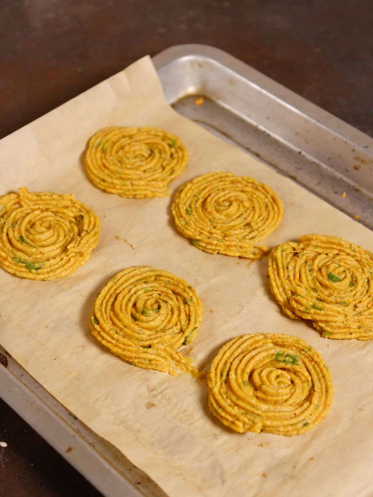 make round round pipe shape from the paste on baking tray 