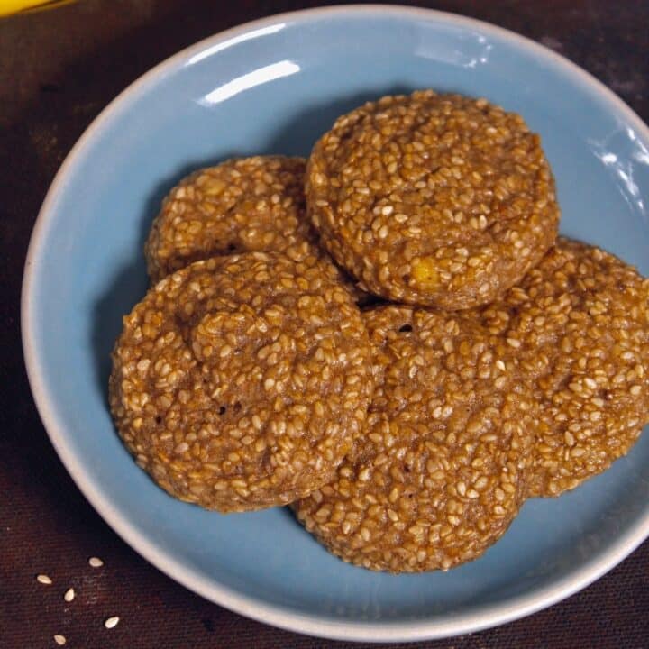 Sesame Banana Breakfast Patties - My Dainty Soul Curry
