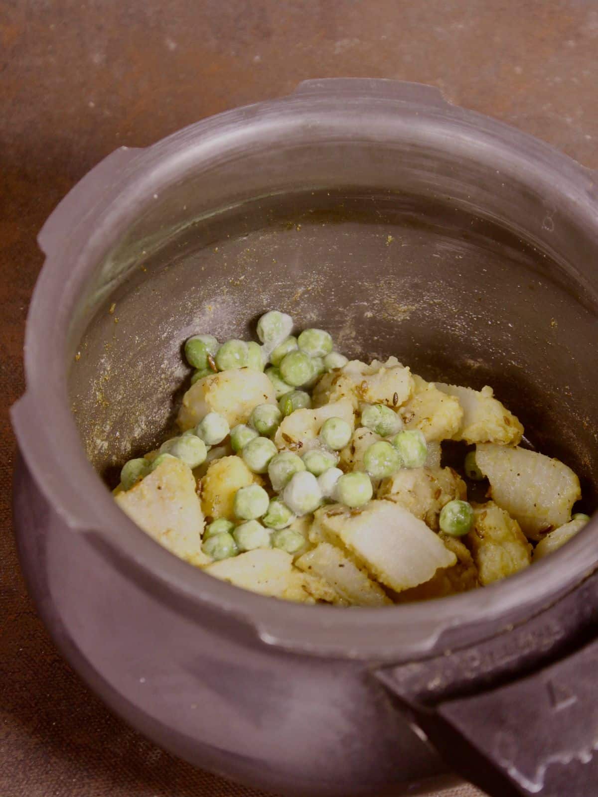 add frozen peas to the pot 