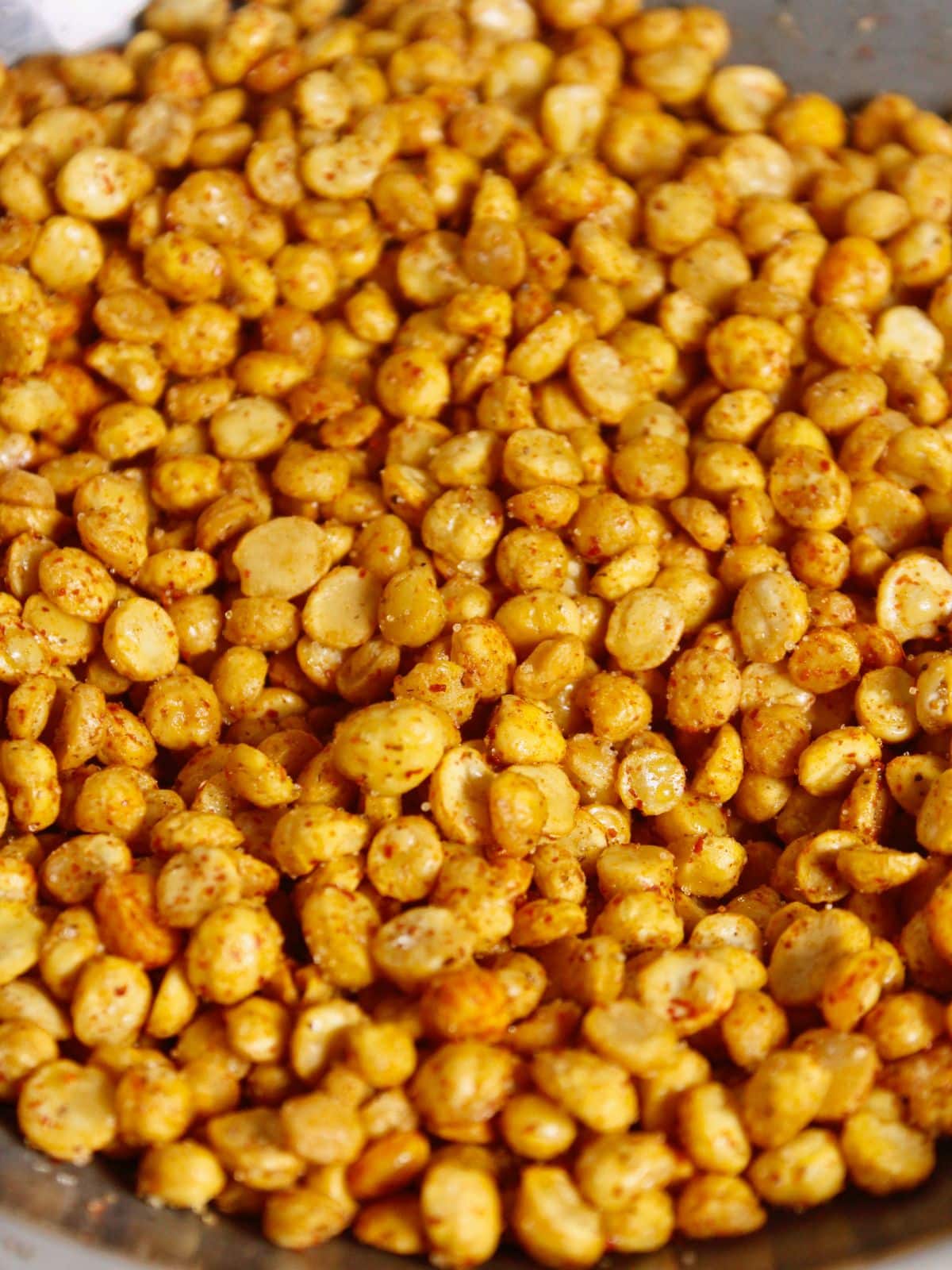 top view of chana dal namkeen