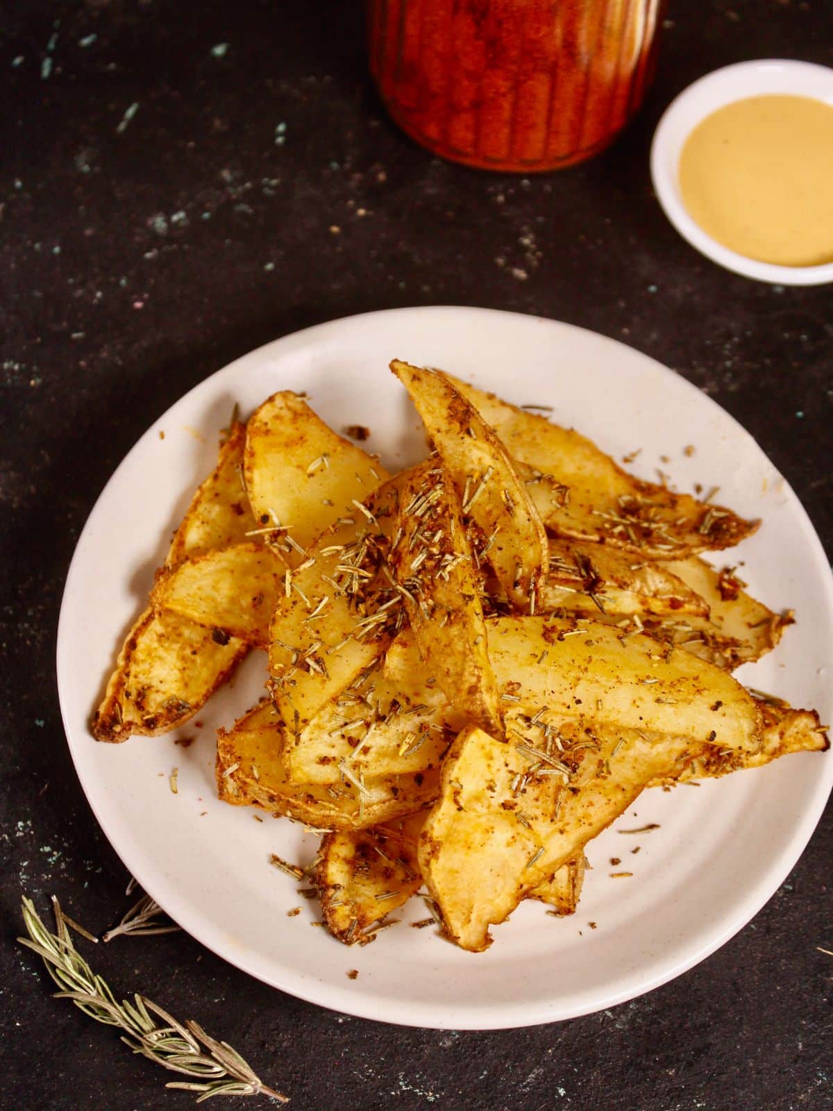 yummy and spicy air fried rosemary potato wedges ready to enjoy 