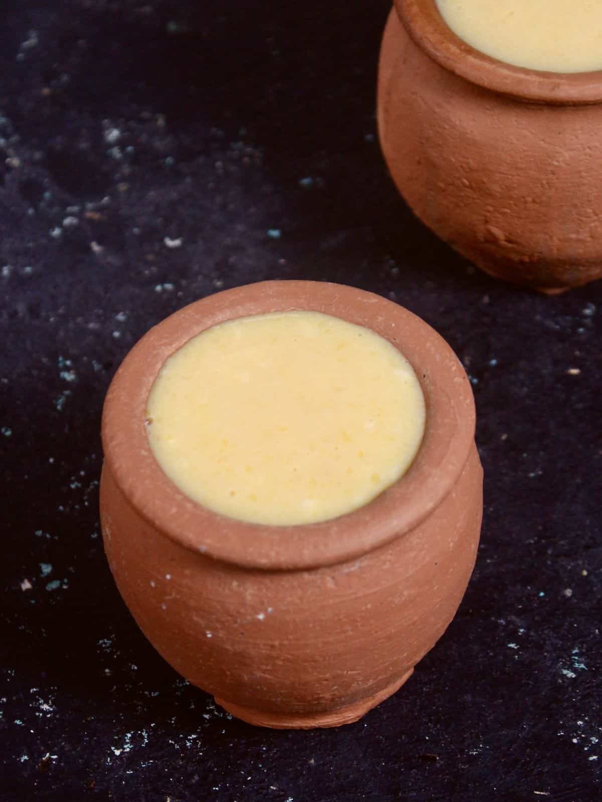 trf the rabdi mixture into the earthen cups 