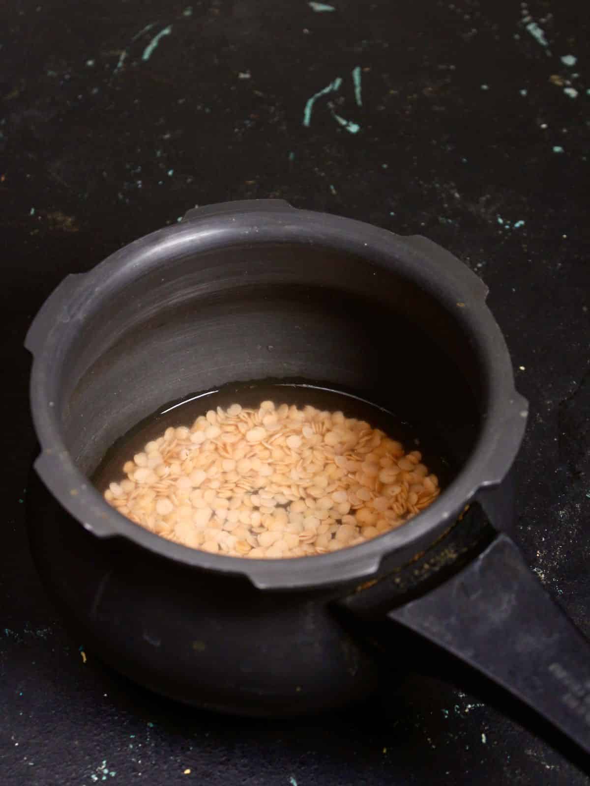 soak red lentils in the pot