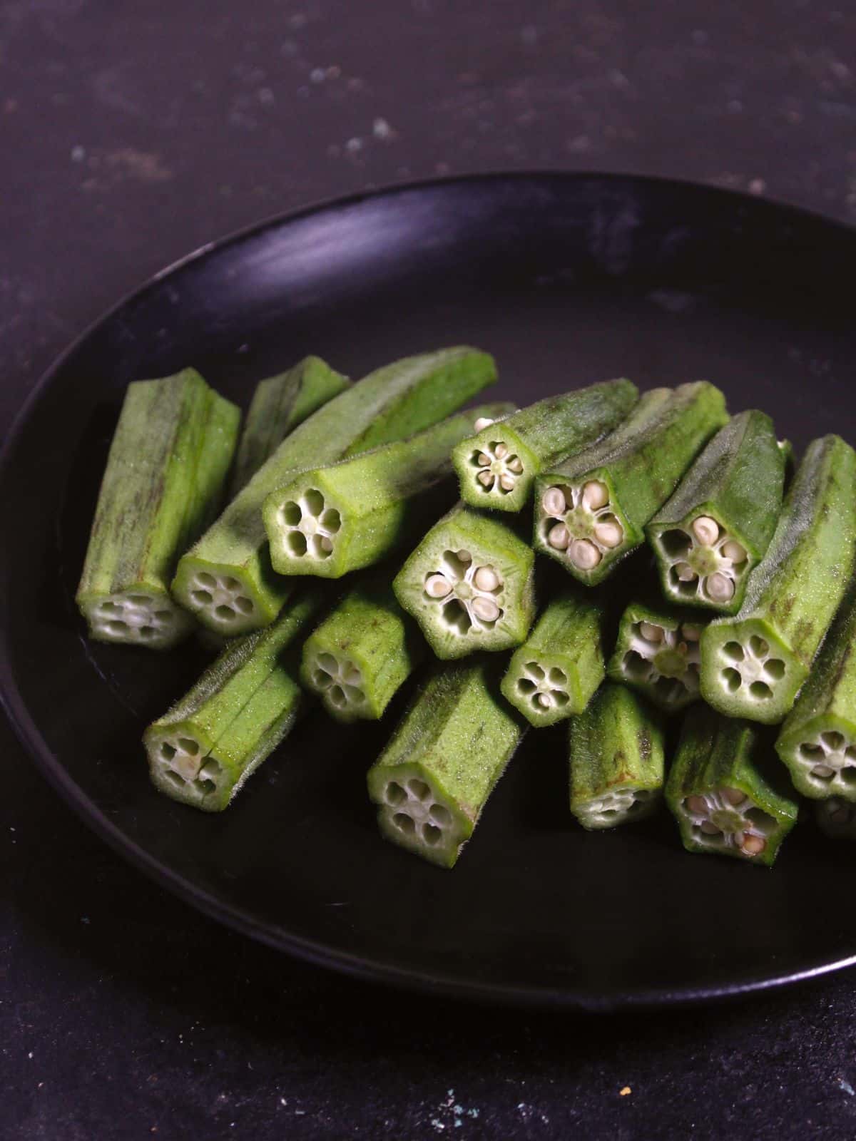 cut the heads of the bhindi and keep it aside 