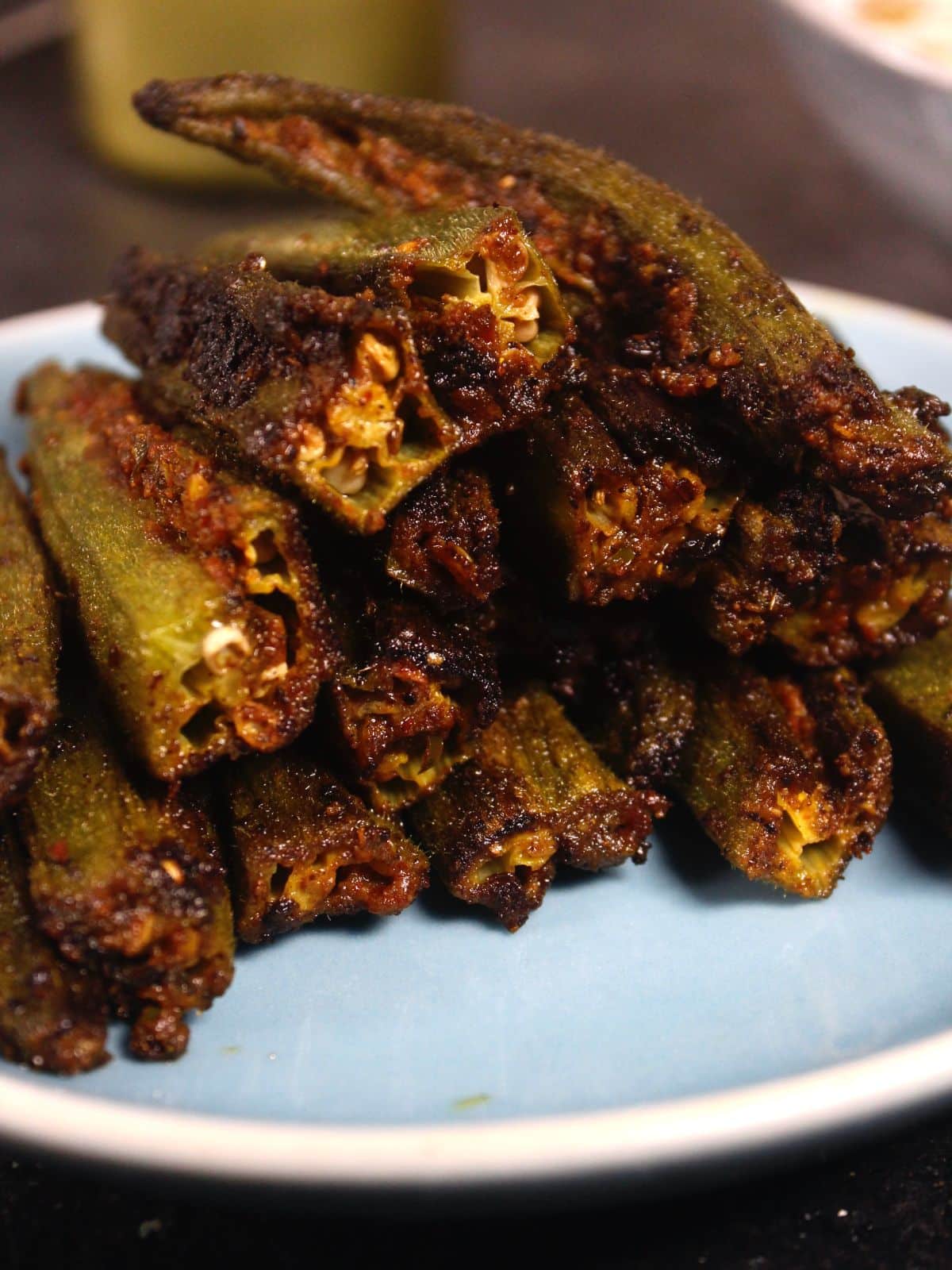 side view of bharwa bhindi tawa fry