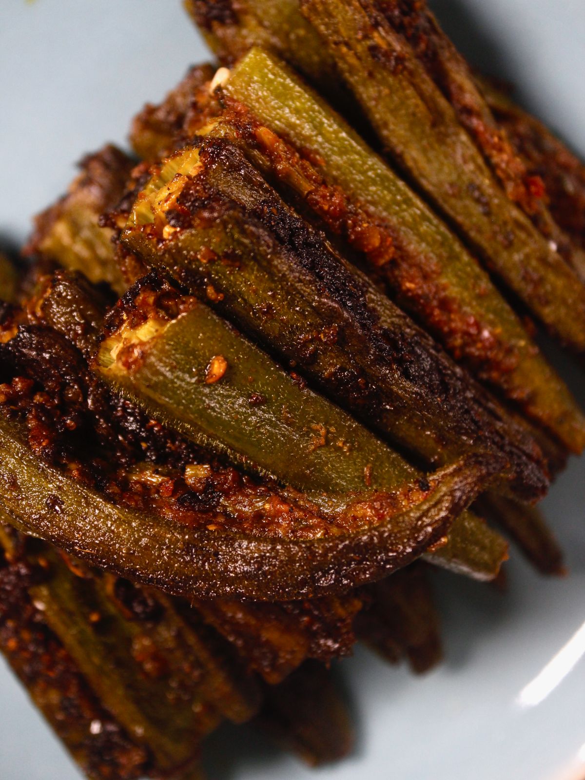 super zoom in image of bharwa bhindi tawa fry