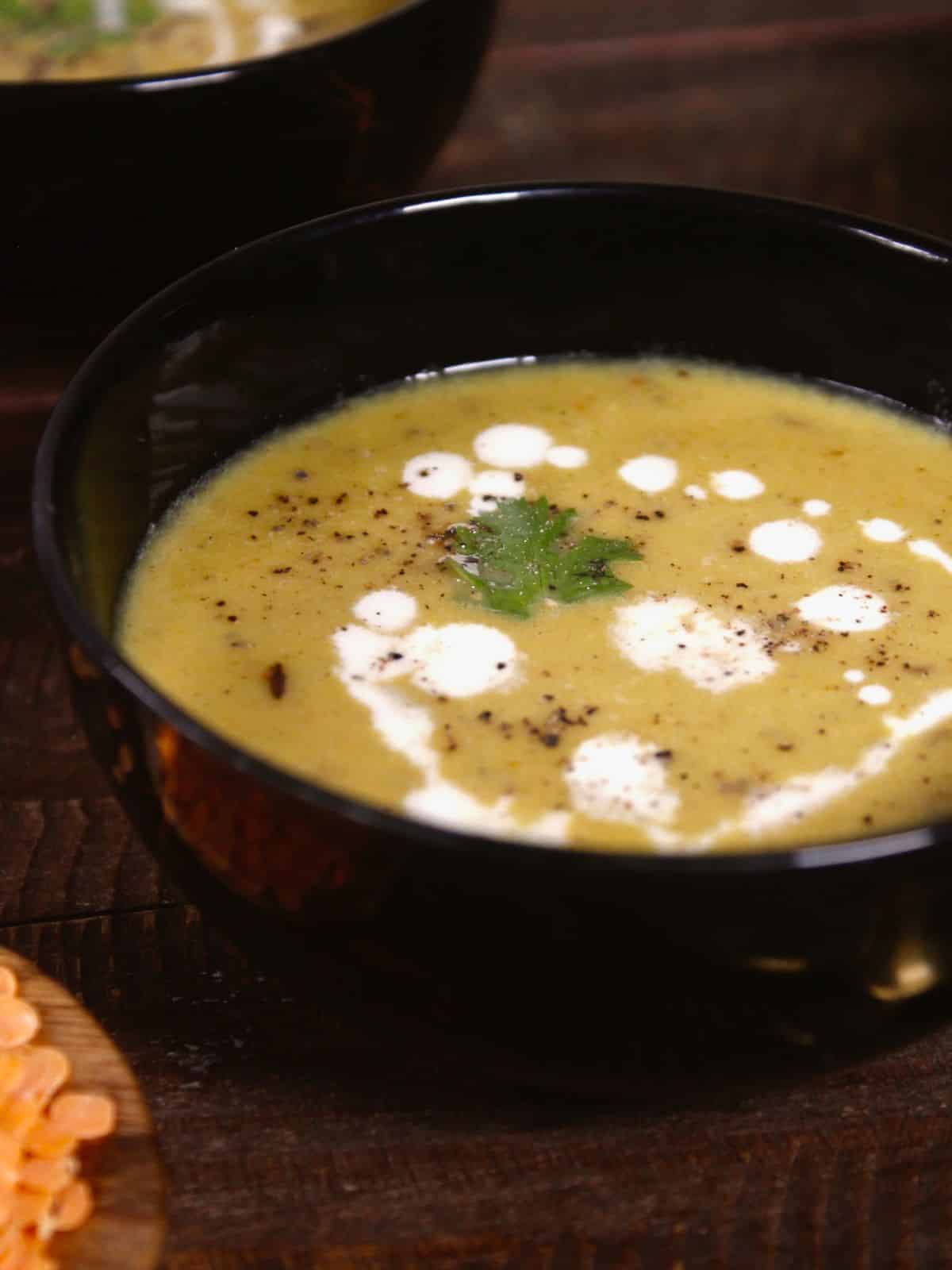 super zoom in image of garlic red lentil tomato soup