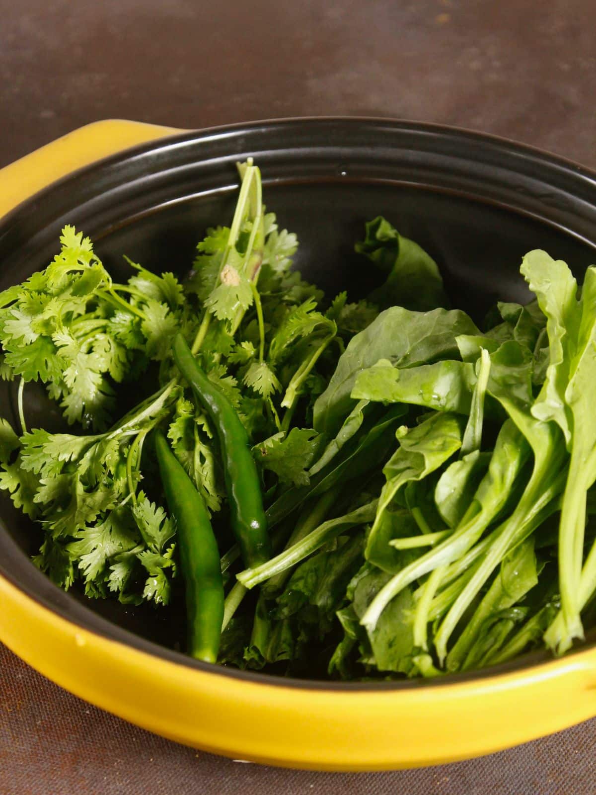 soak leafy vegetables for green paste in water 