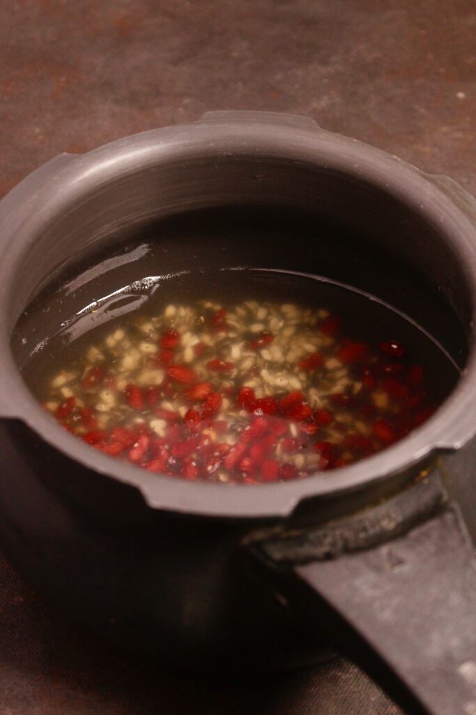 soak dal and kidney beans into the cooker 