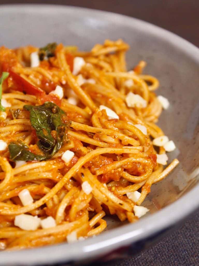 zoom in image of spaghetti in tomato basil sauce