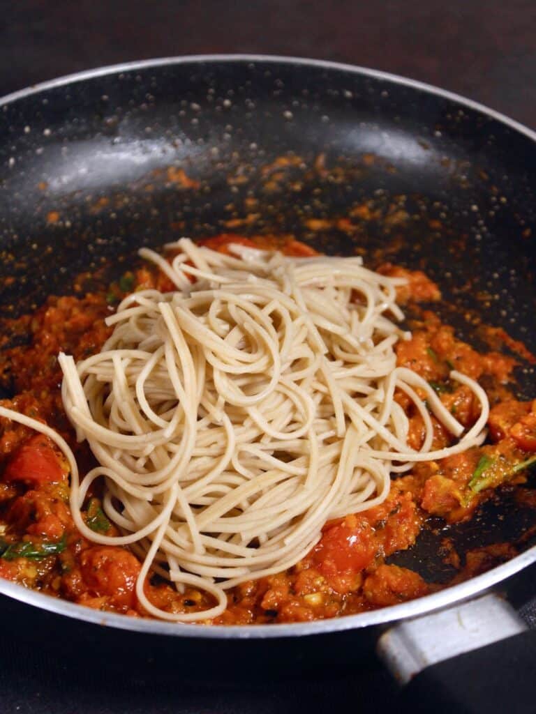 add boiled spaghetti to the pan and mix well