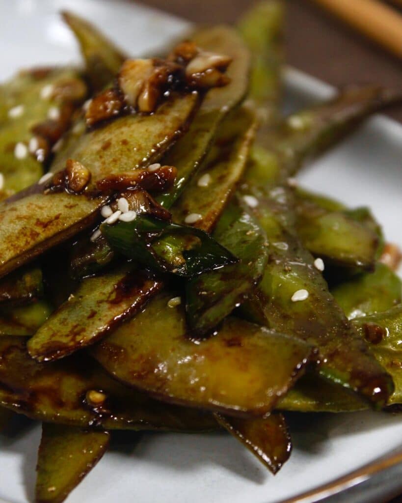 zoom in image of broad beans in oyster sauce