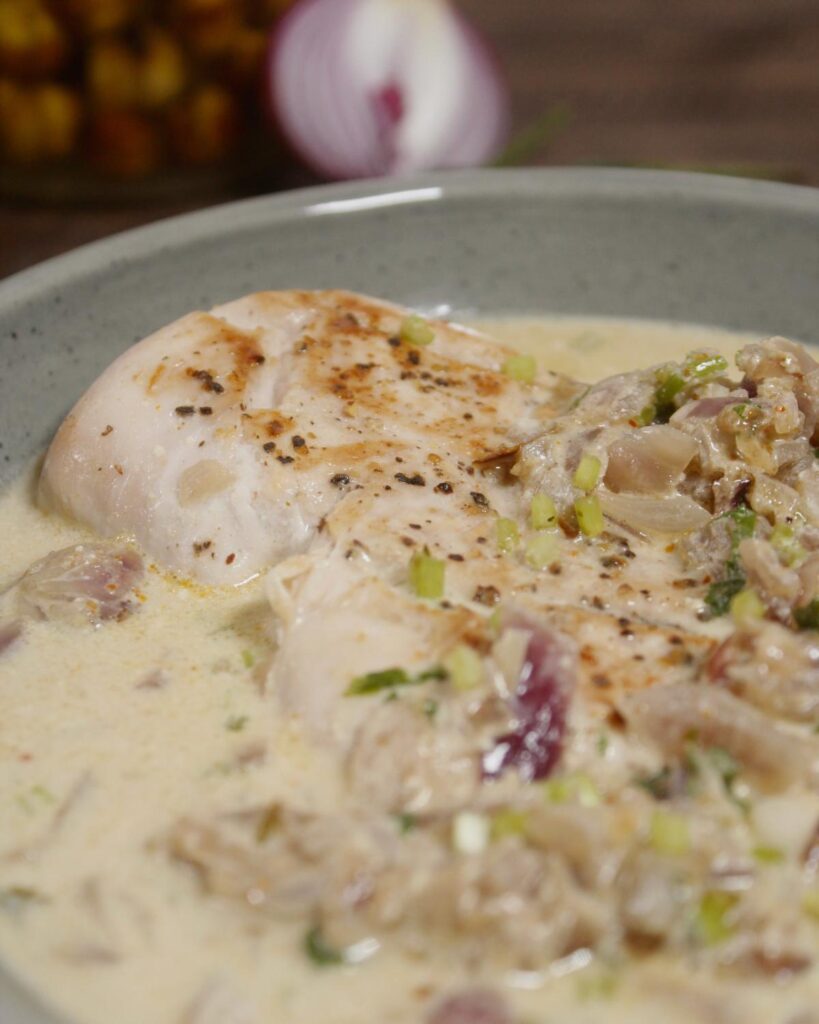 zoom in image of chicken in cream sauce