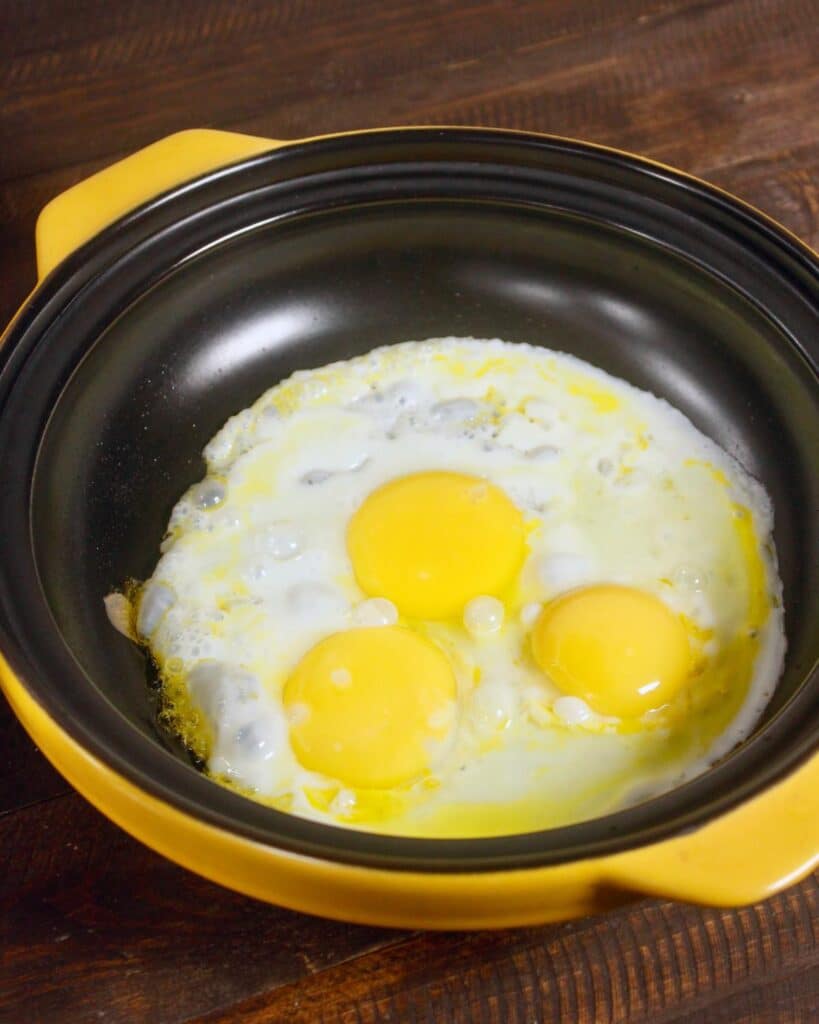 fry three eggs 