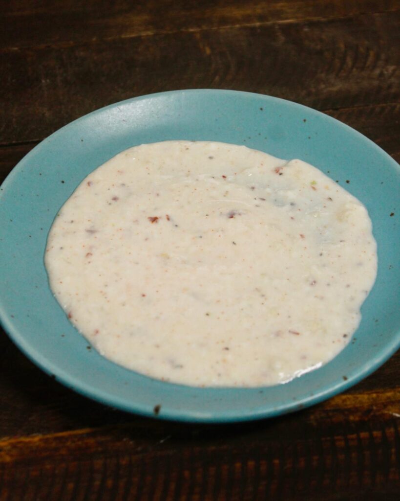 spread the yogurt mixture on a plate 