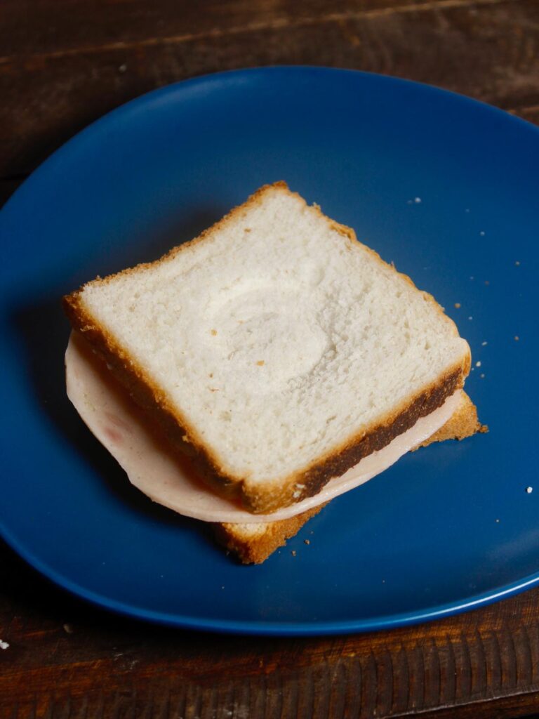 cover the sandwich with another slice
