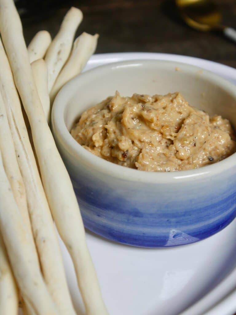 zoom in image of Air Fryer onion and cream dip