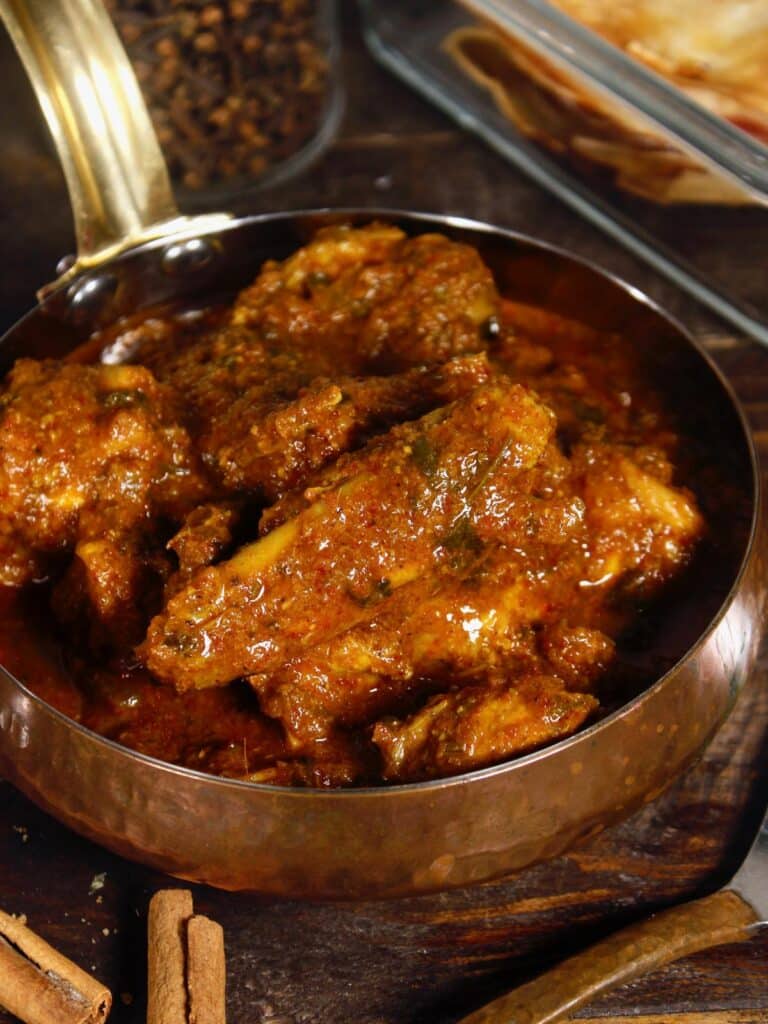 delicious chicken vindaloo curry