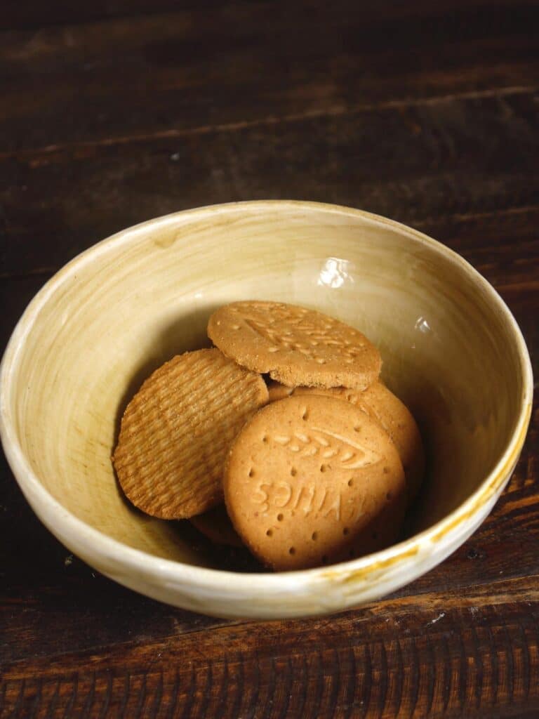 digestive biscuits in a bowl