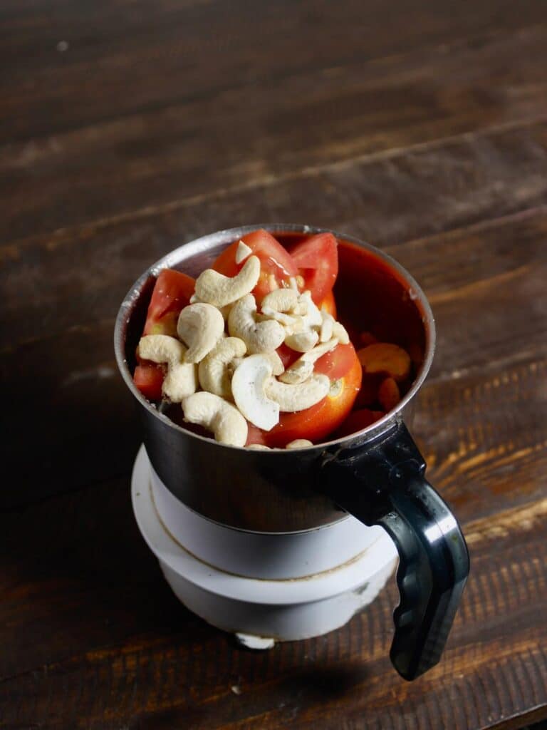 take tomatoes and cashews and grind well into the paste 