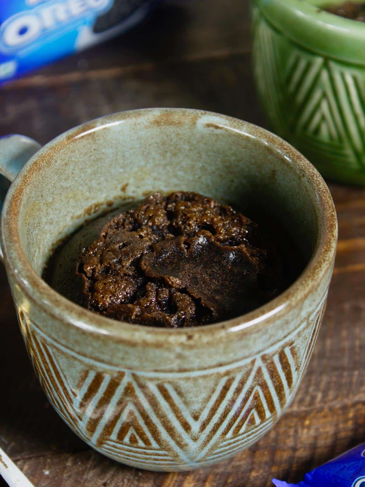 hot Oreo cake in a cup