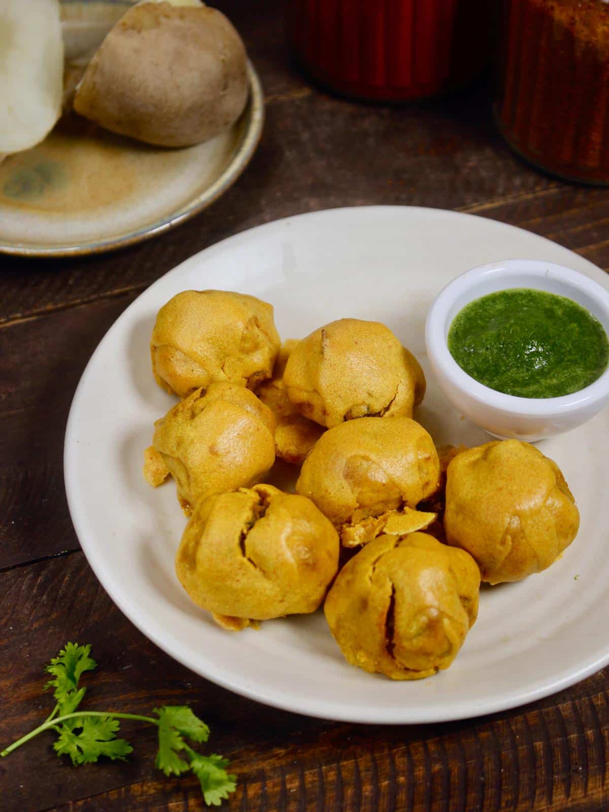 Aloo Bonda With Spicy Green Chutney - My Dainty Soul Curry