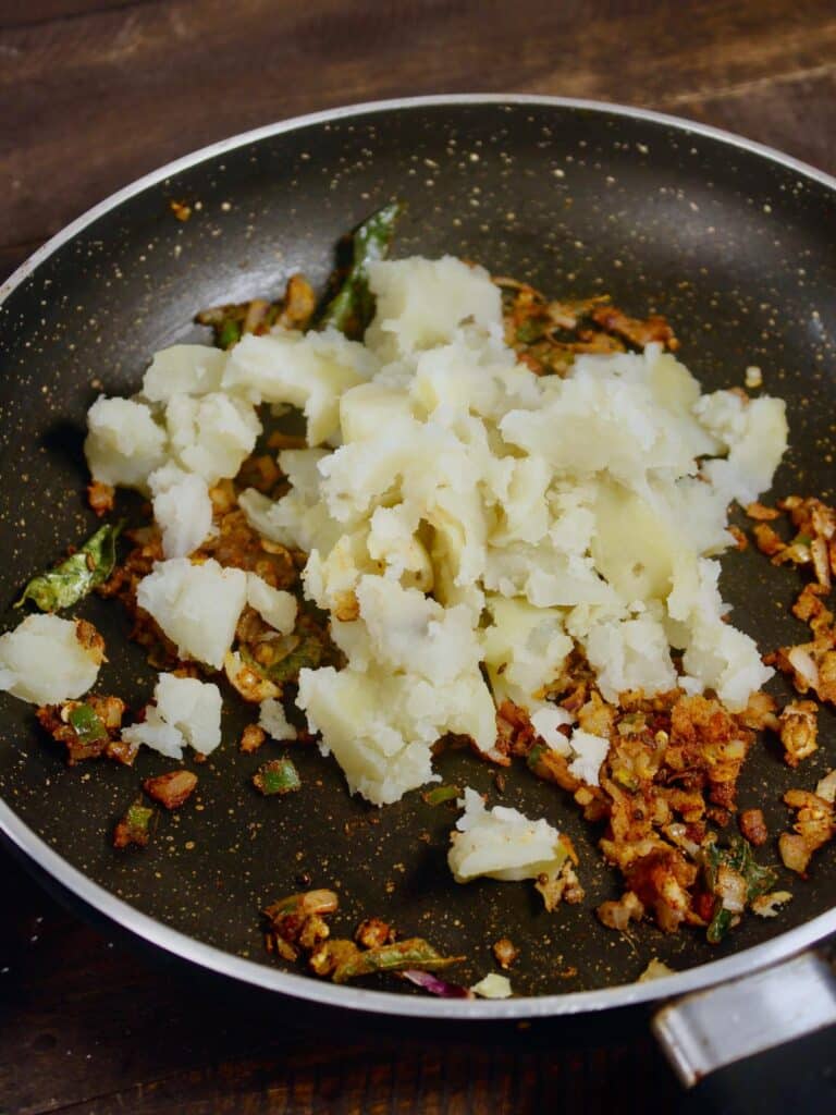 add mashed potatoes to the pan 