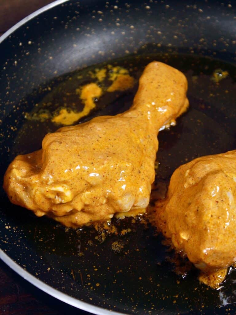 fry the coated chicken pieces on the pan 